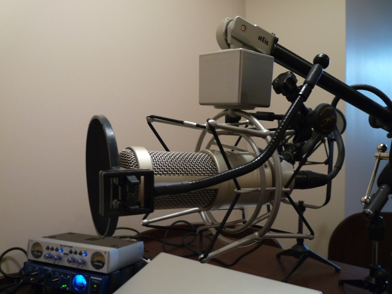 TapelegStudios07 Heil PR-40 microphone with VAC pop filter attached to the shock mount.